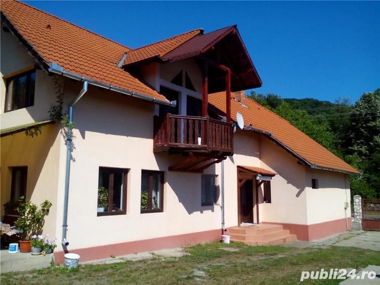 Casă cu 6 camere cu Teren 4000 Mp în Săvârșin