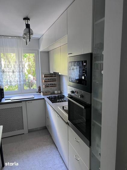 Apartament cu 3 camere semidecomandat în Titan