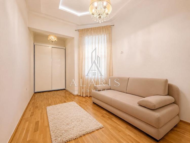 Apartament cu 3 camere semidecomandat în Traian