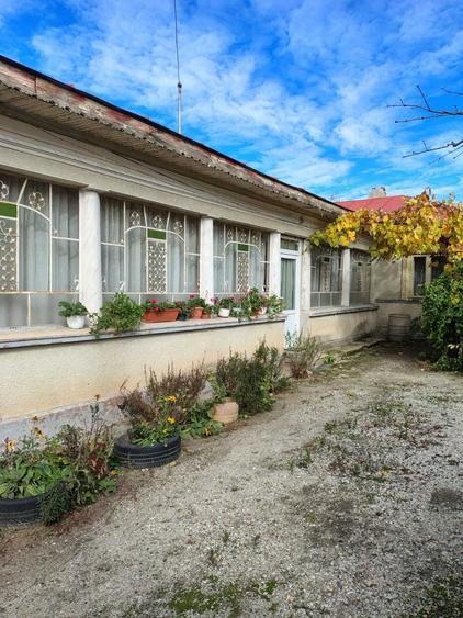 Casă cu 4 camere în Singureni