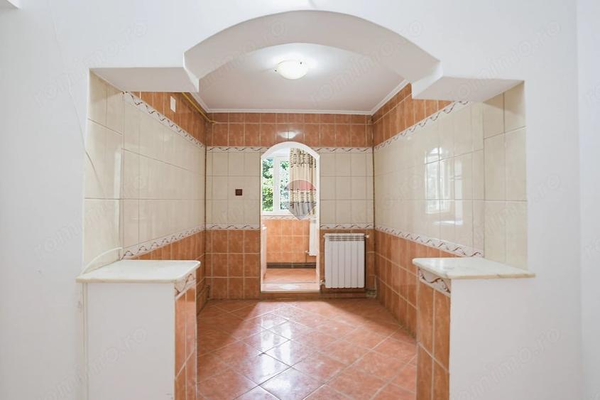 Apartament cu 3 camere decomandat în Spital