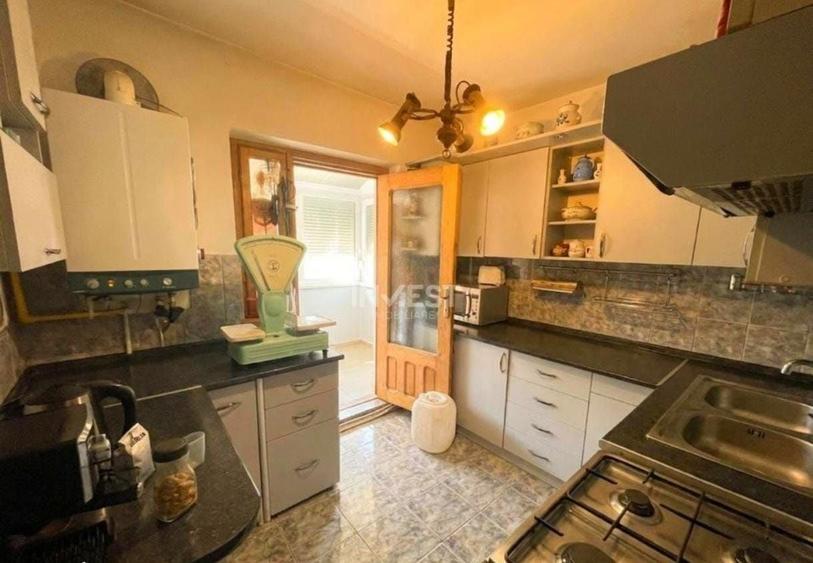 Apartament cu 3 camere decomandat în Tomești