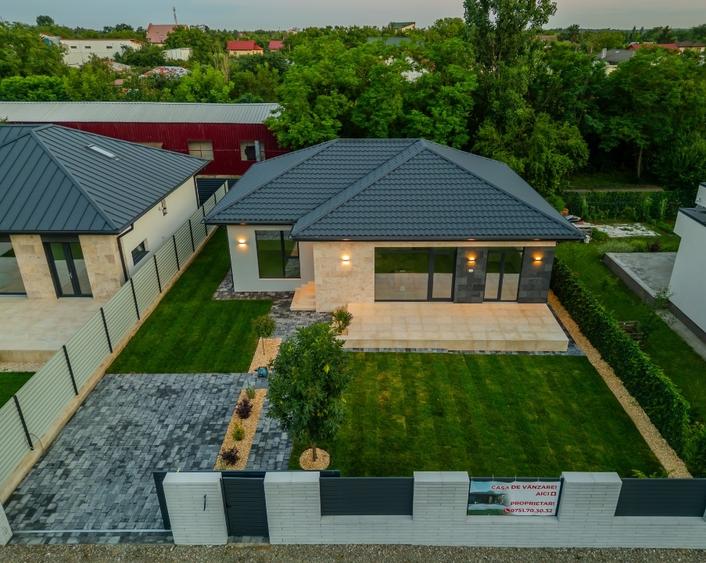 Casă individuală cu 5 camere cu Canalizare în Săftica