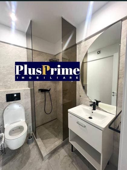 Apartament cu 4 camere semidecomandat în Tineretului
