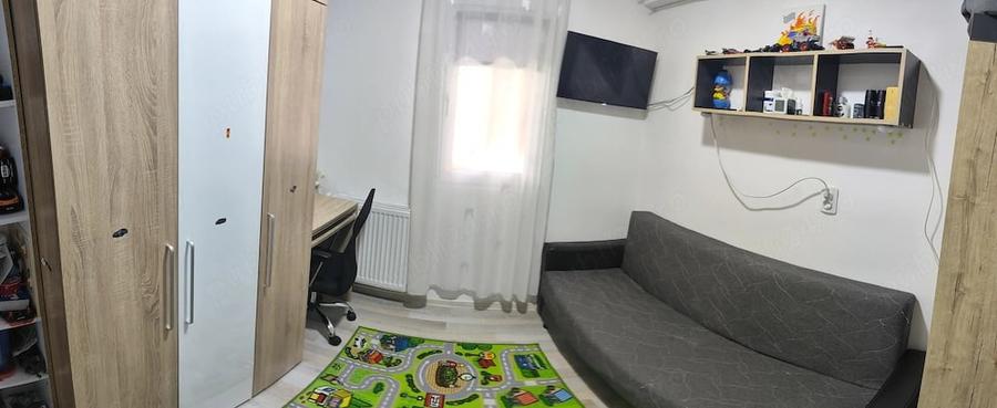 Apartament cu 3 camere semidecomandat în Gara