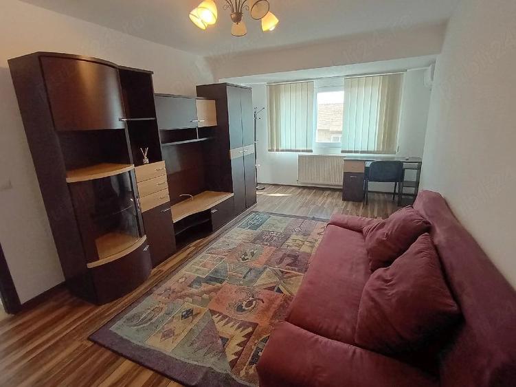 Garsonieră decomandată în Soarelui