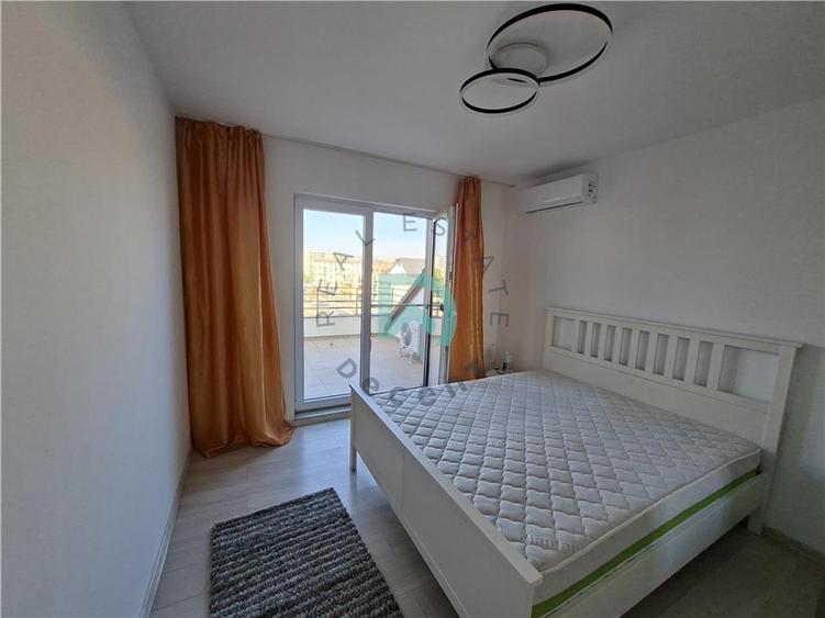 Apartament cu 4 camere decomandat în Tractorul