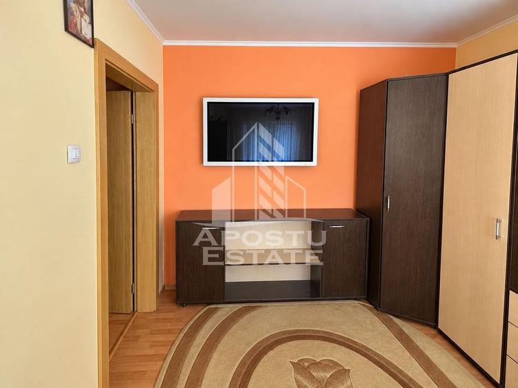 Apartament cu 3 camere decomandat, mobilat în Girocului
