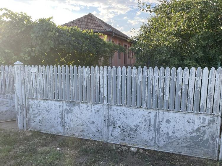Casă cu 4 camere în Cârna