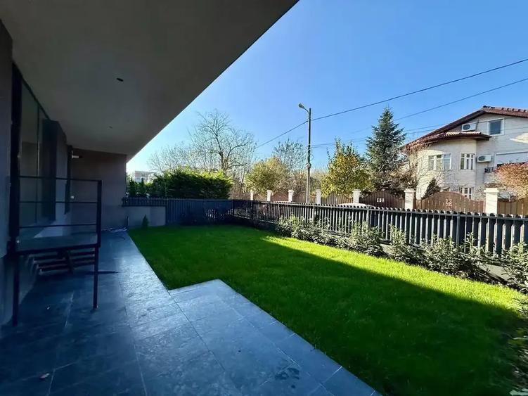 Apartament cu 3 camere semidecomandat, mobilat în Exterior Nord