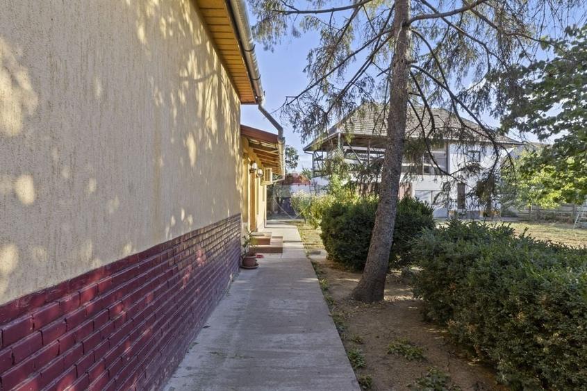 Casă individuală cu 4 camere cu Teren 1371 Mp în Central