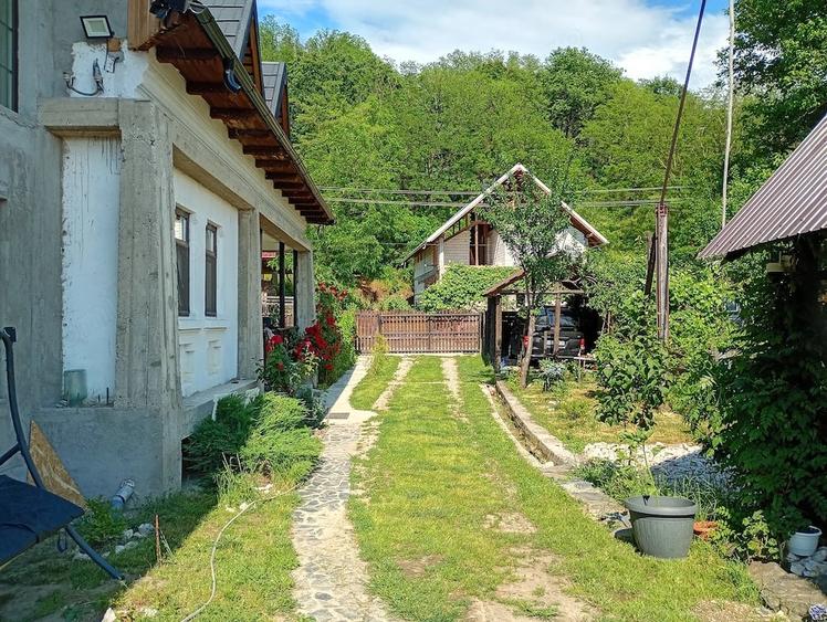 Casă cu 1 camere cu Teren 670 Mp în Stroești