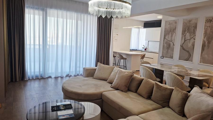 Apartament cu 4 camere decomandat în Pipera