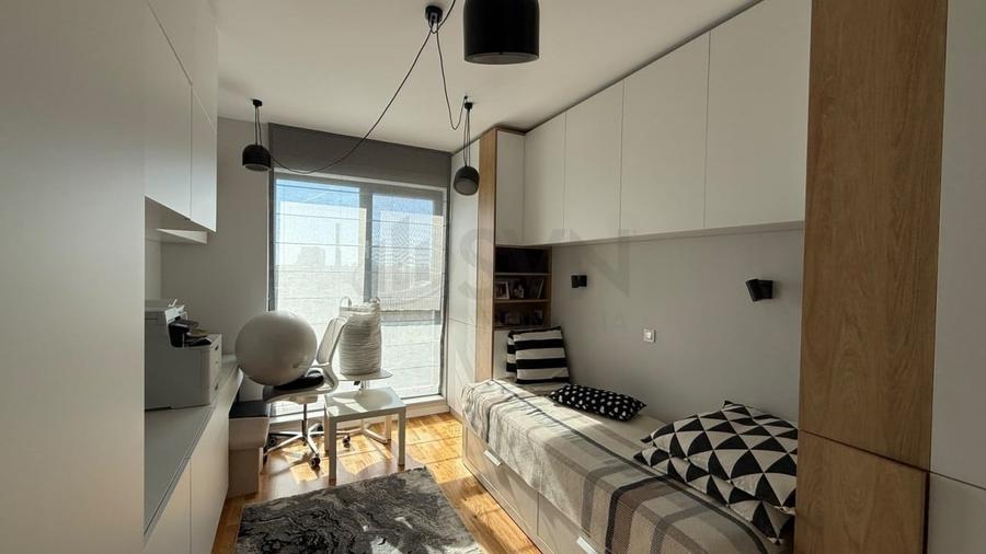 Apartament cu 3 camere decomandat, mobilat în P-ta Presei Libere