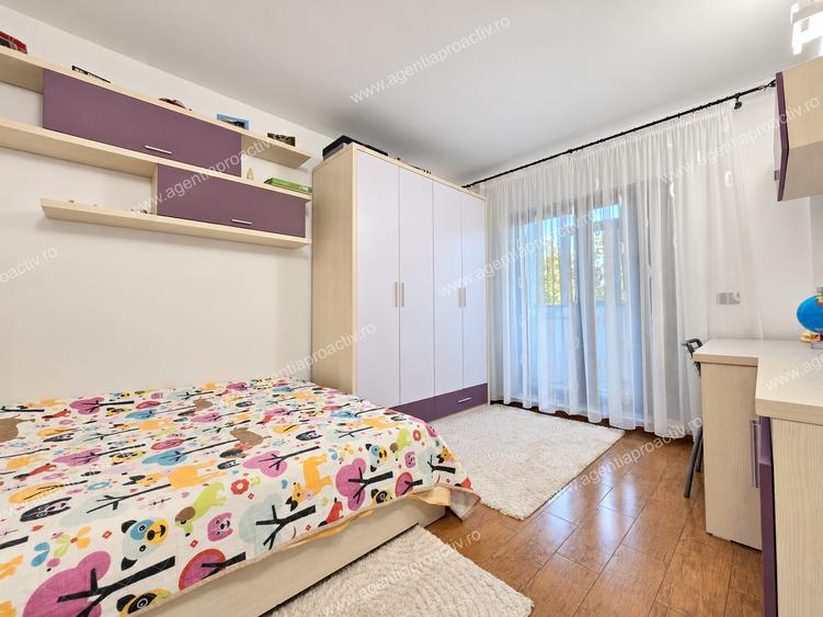 Apartament cu 3 camere decomandat în
