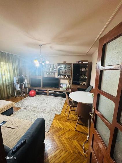 Apartament cu 4 camere semidecomandat în Nufărul