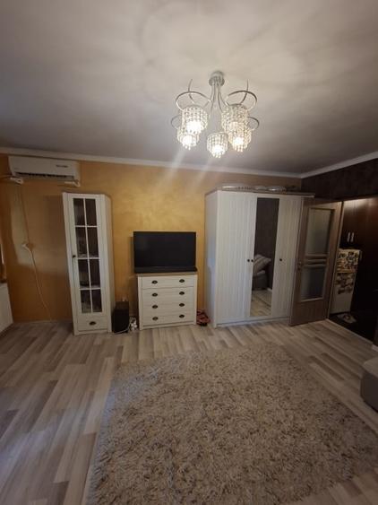Garsonieră decomandată, mobilată în Brazda lui Novac