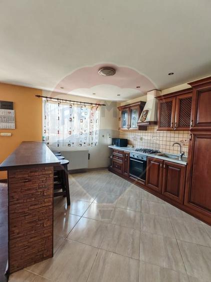 Casă individuală cu 5 camere cu Teren 500 Mp în Hărman