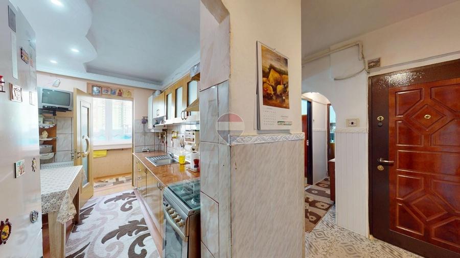 Apartament cu 3 camere decomandat, mobilat în Central