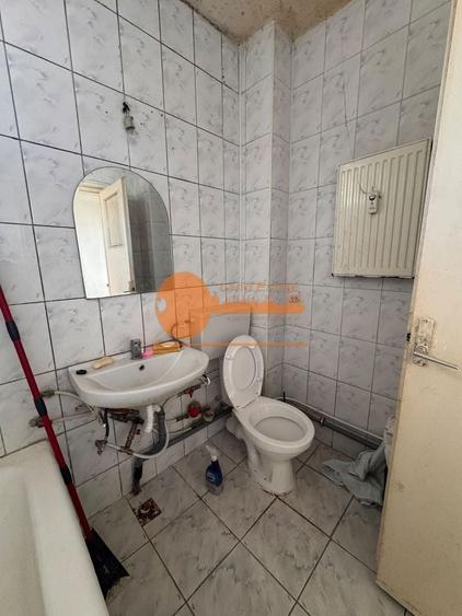 Apartament cu 3 camere semidecomandat în Iancului