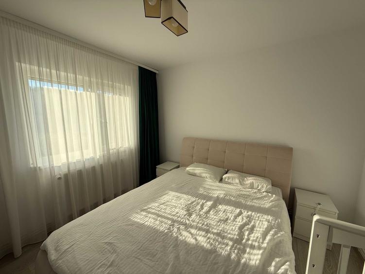 Apartament cu 3 camere decomandat în Nicolina