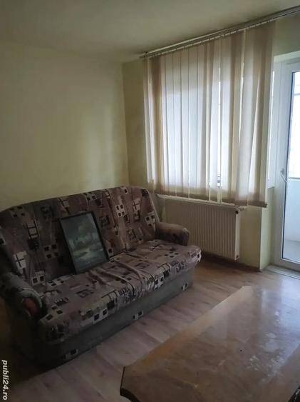 Apartament cu 4 camere semidecomandat în Central