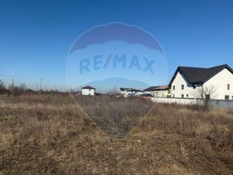 Teren Construcții intravilan de 3300 mp, în Odăi