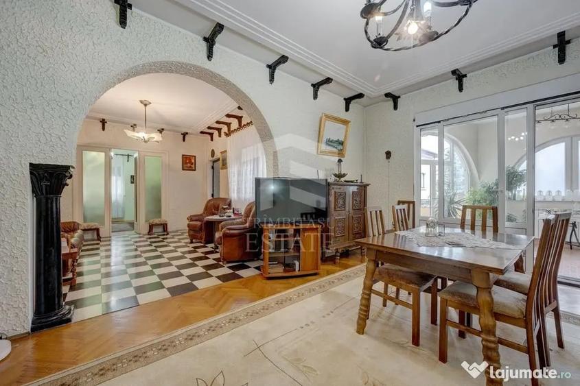 Spațiu comercial, de 950 mp, în Romană