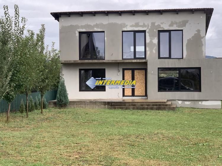 Casă individuală cu 4 camere cu Teren 670 Mp în Ampoi 3