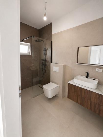 Apartament cu 3 camere decomandat în Moșnița Veche