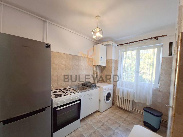 Apartament cu 3 camere semidecomandat, mobilat în Gheorgheni