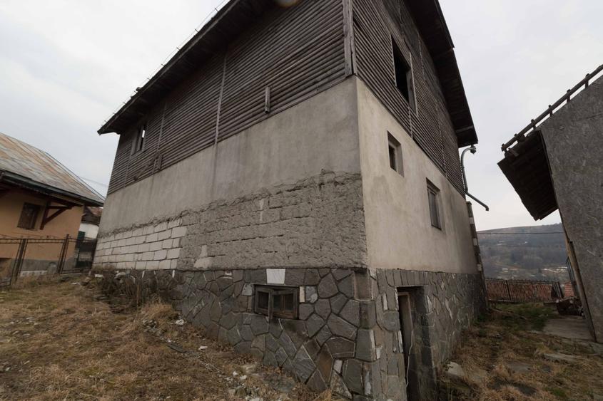 Casă individuală cu 5 camere cu Teren 4183 Mp în Secăria