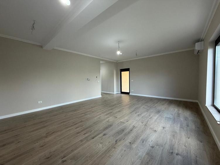 Duplex cu 5 camere cu Canalizare în Dumbrăvița