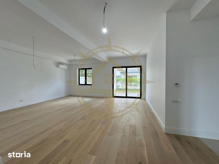 Casă cu 9 camere cu Teren 400 Mp în Corbeanca