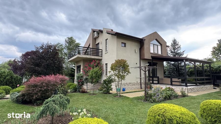 Casă cu 5 camere cu Teren 1000 Mp în Central
