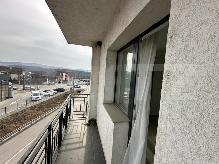 Apartament cu 3 camere semidecomandat, mobilat în Viișoara