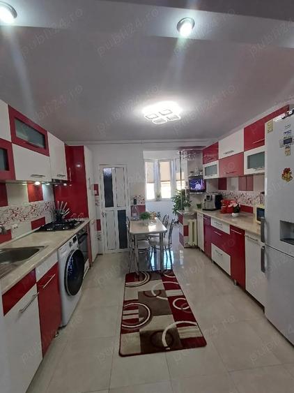 Apartament cu 4 camere decomandat în Central