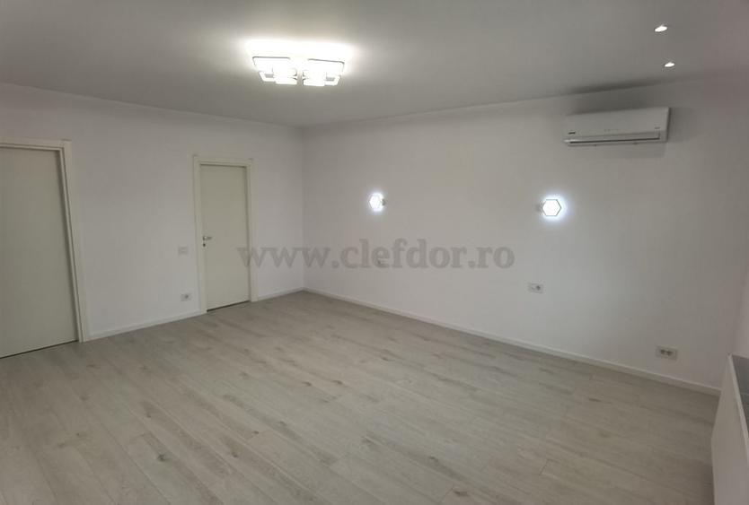 Casă individuală cu 6 camere cu Piscina în Iancu Nicolae