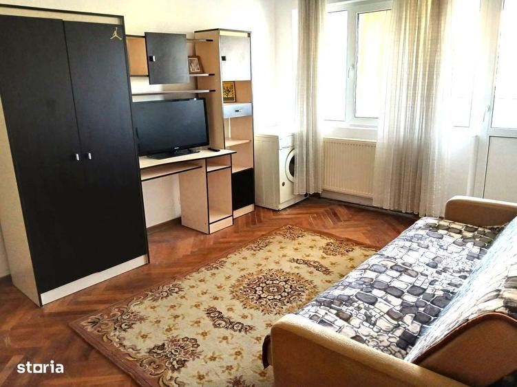 Apartament cu 2 camere decomandat în Podu Roș