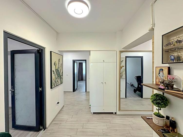 Apartament cu 4 camere decomandat în Casa de Cultură