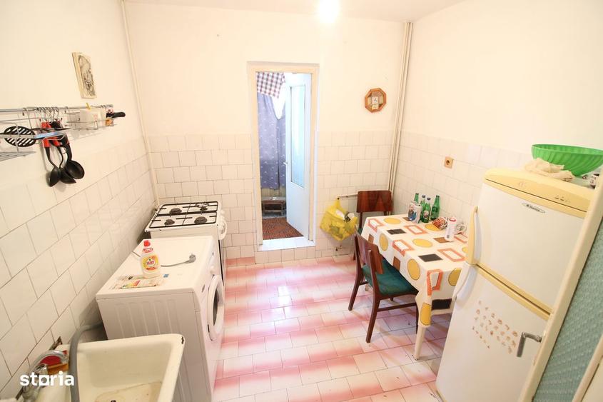 Apartament cu 4 camere decomandat în Piața Centrală