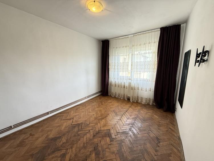 Apartament cu 2 camere semidecomandat, mobilat în Dâmbovița