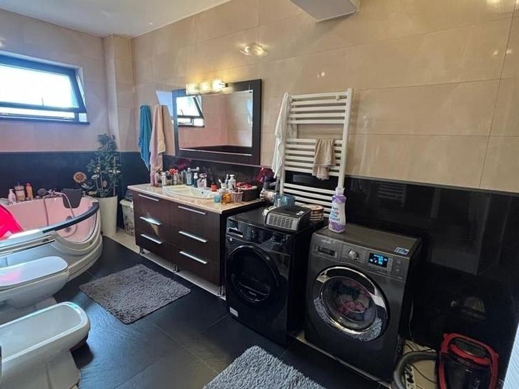 Apartament cu 4 camere decomandat în Sud-Est
