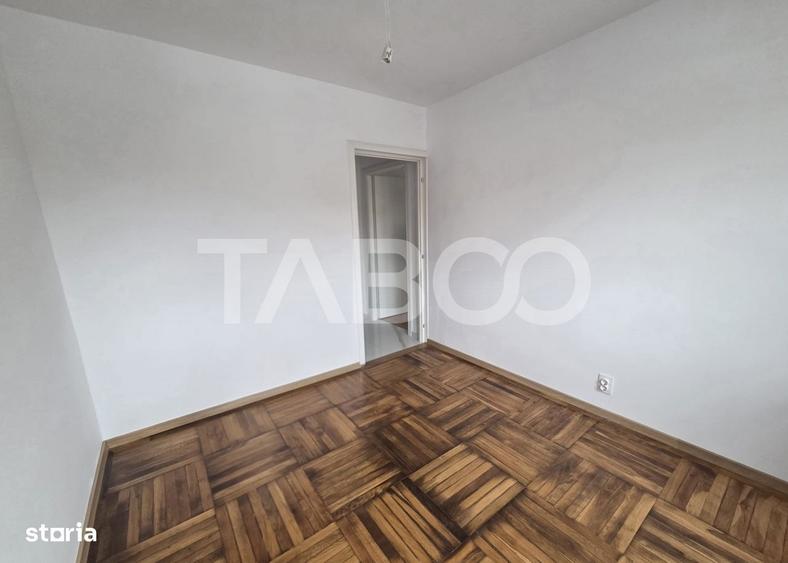 Apartament cu 3 camere semidecomandat în Central