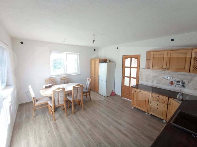 Casă individuală cu 5 camere cu Garaj în Petriceni