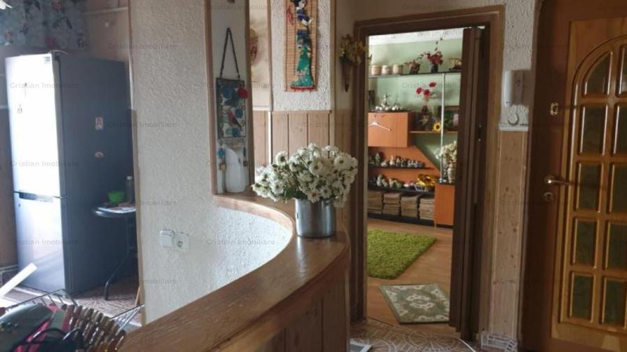Apartament cu 3 camere decomandat în Buzaului