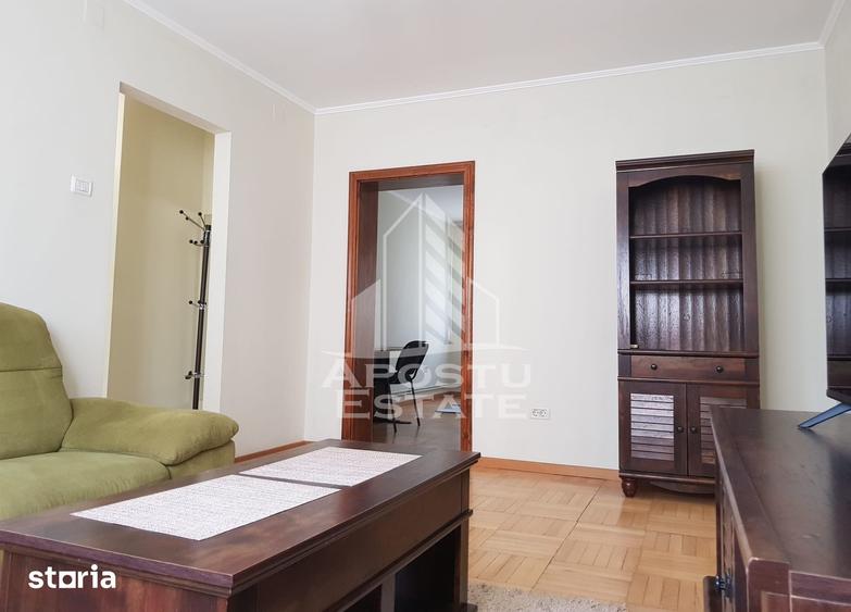 Apartament cu 3 camere semidecomandat în Central