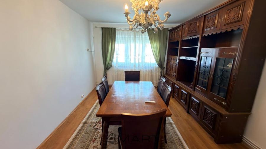 Apartament cu 4 camere decomandat în Ștrand