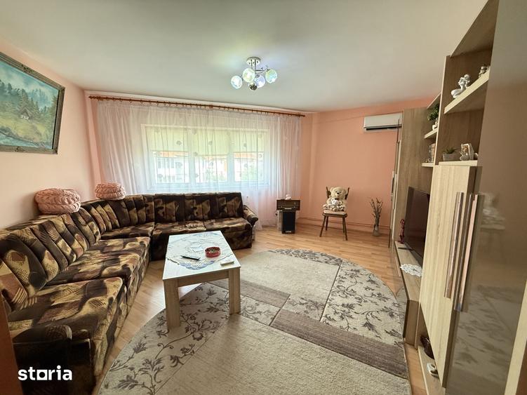 Apartament cu 3 camere semidecomandat în Soarelui