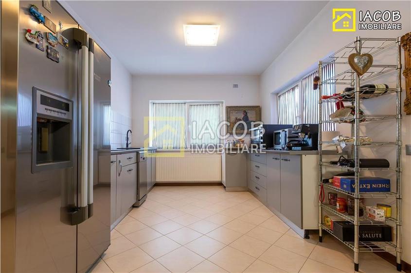 Apartament cu 4 camere decomandat, mobilat în 9 Mai